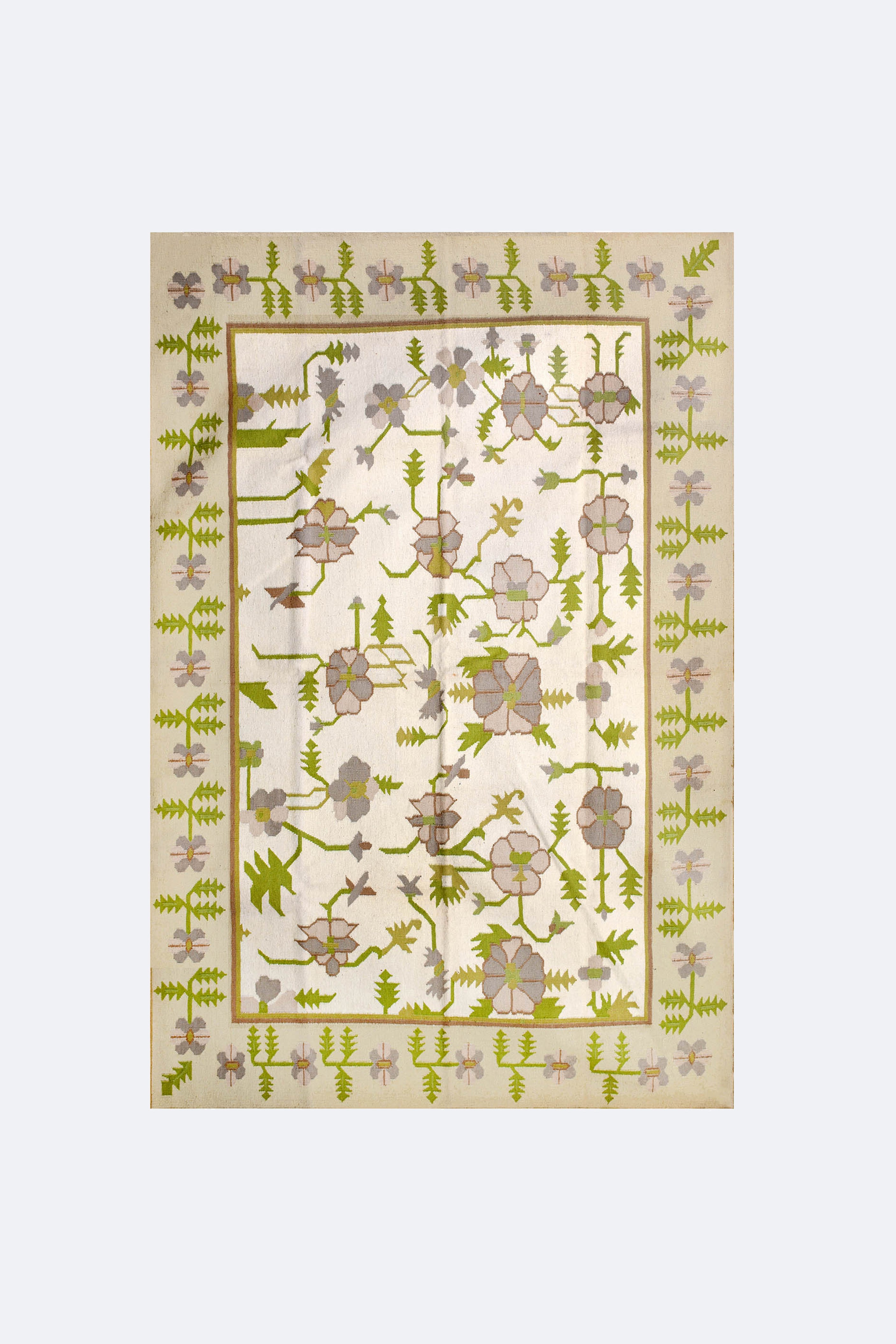 Floral Vine Reversible Wool Rug in Ivory and Green