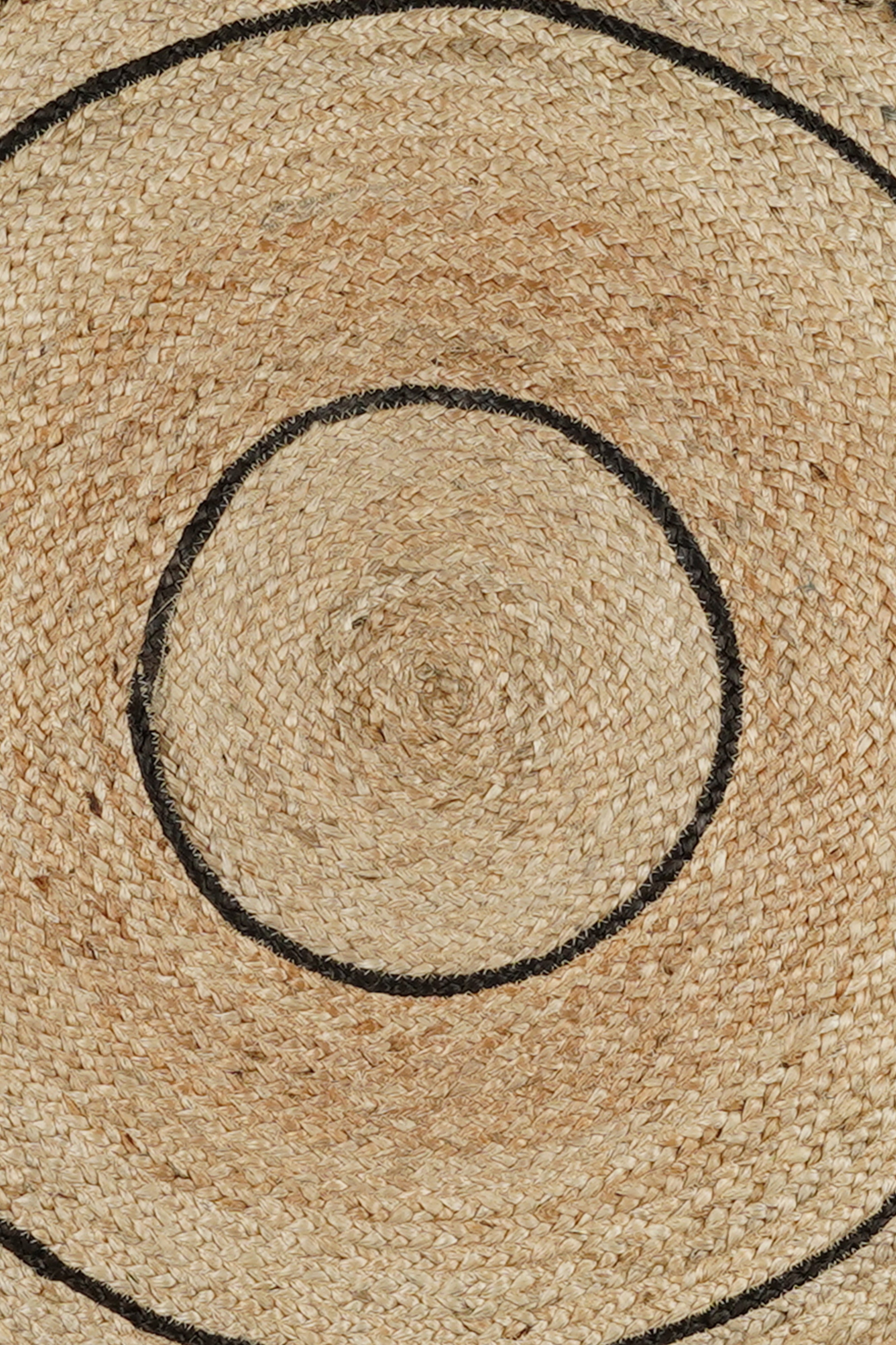 Black Border Scalloped Round Jute Rug