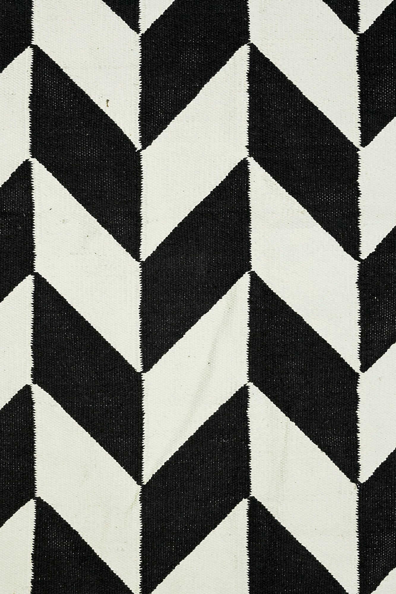 Monochrome Chevron Flatweave Rug