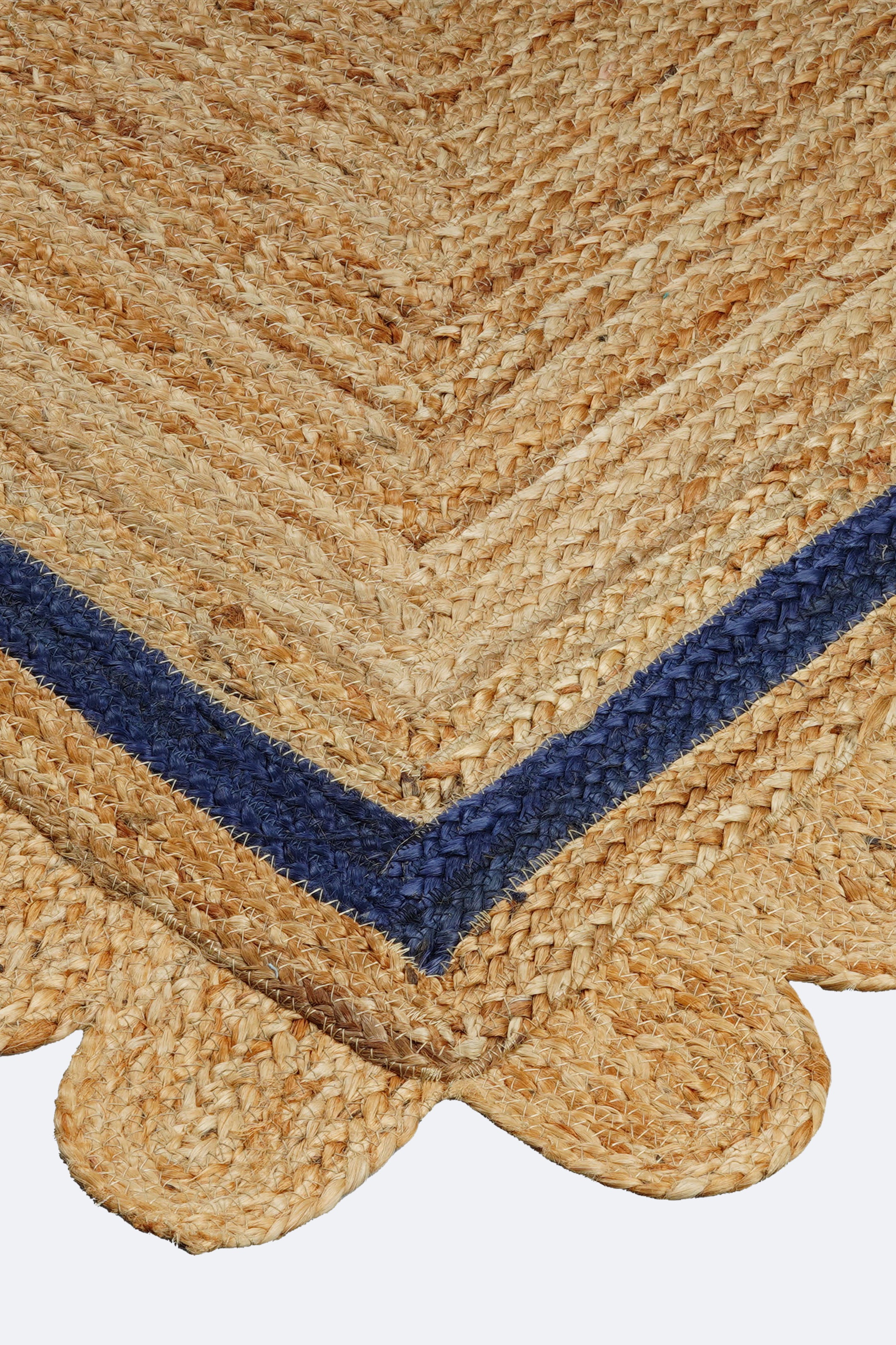 Navy Border Scalloped Natural Jute Rug