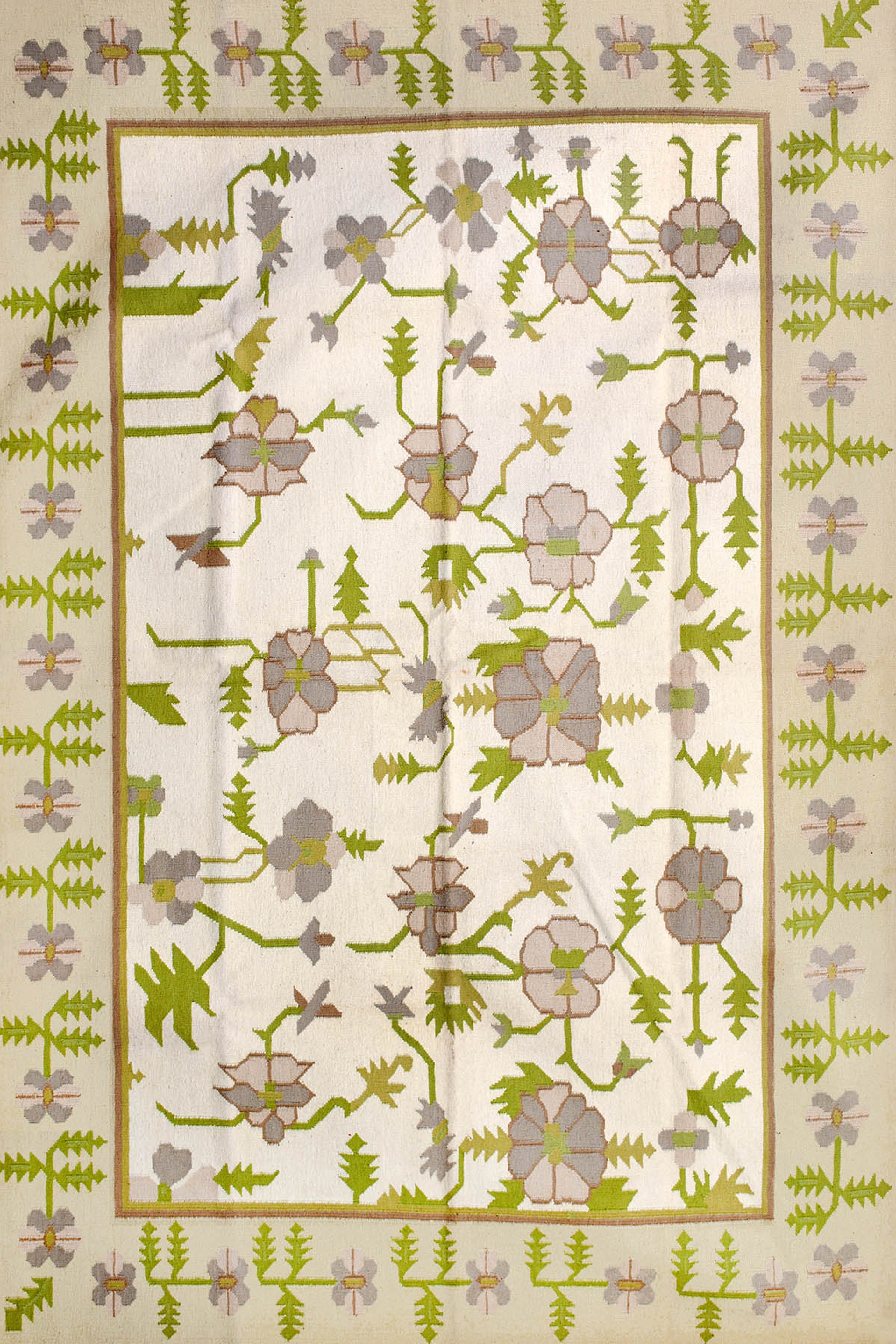 Floral Vine Reversible Wool Rug in Ivory and Green
