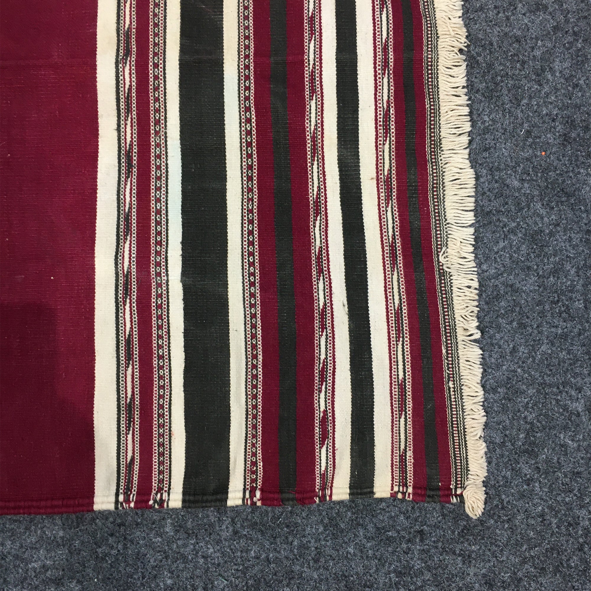 Compact Jainamz Prayer rug in Wine red and Olive green