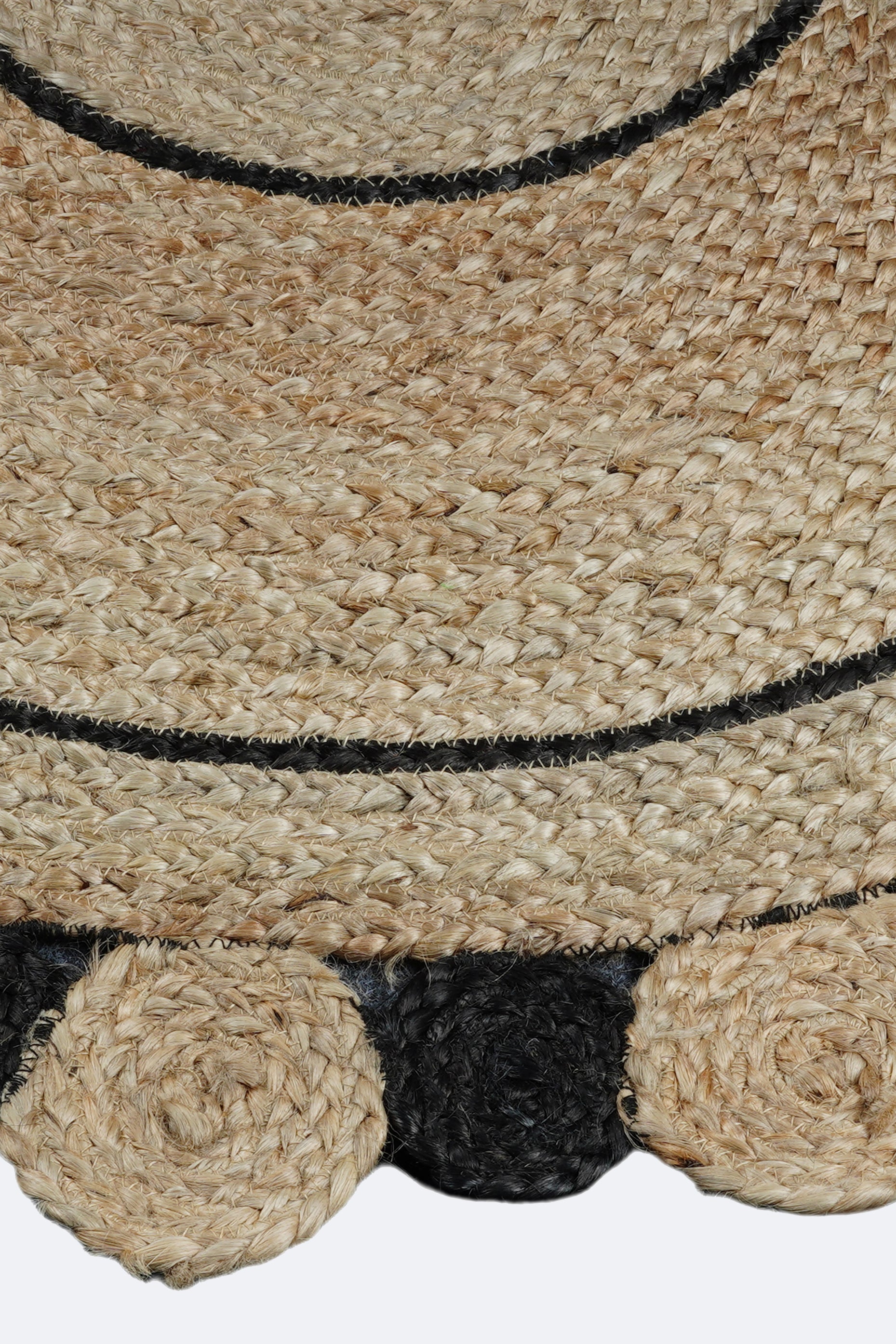 Black Border Scalloped Round Jute Rug