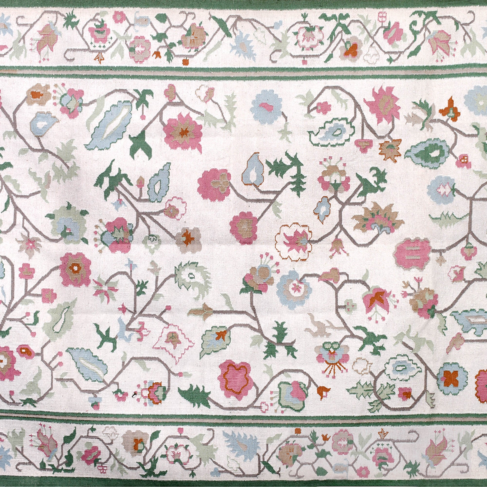 hand woven Floral rug in Eathy colors - Wool