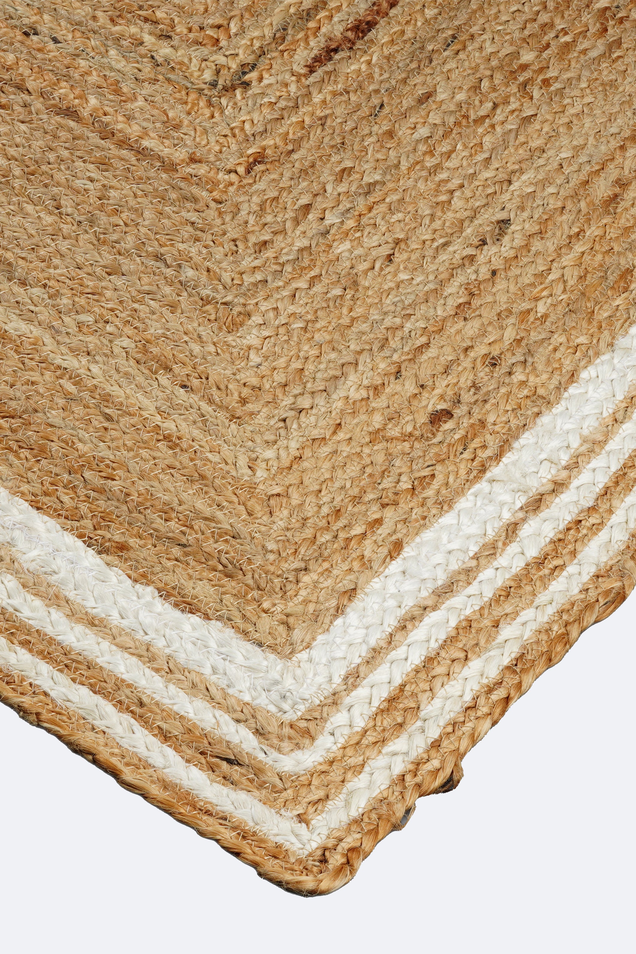 White Border Scalloped Natural Jute Rug