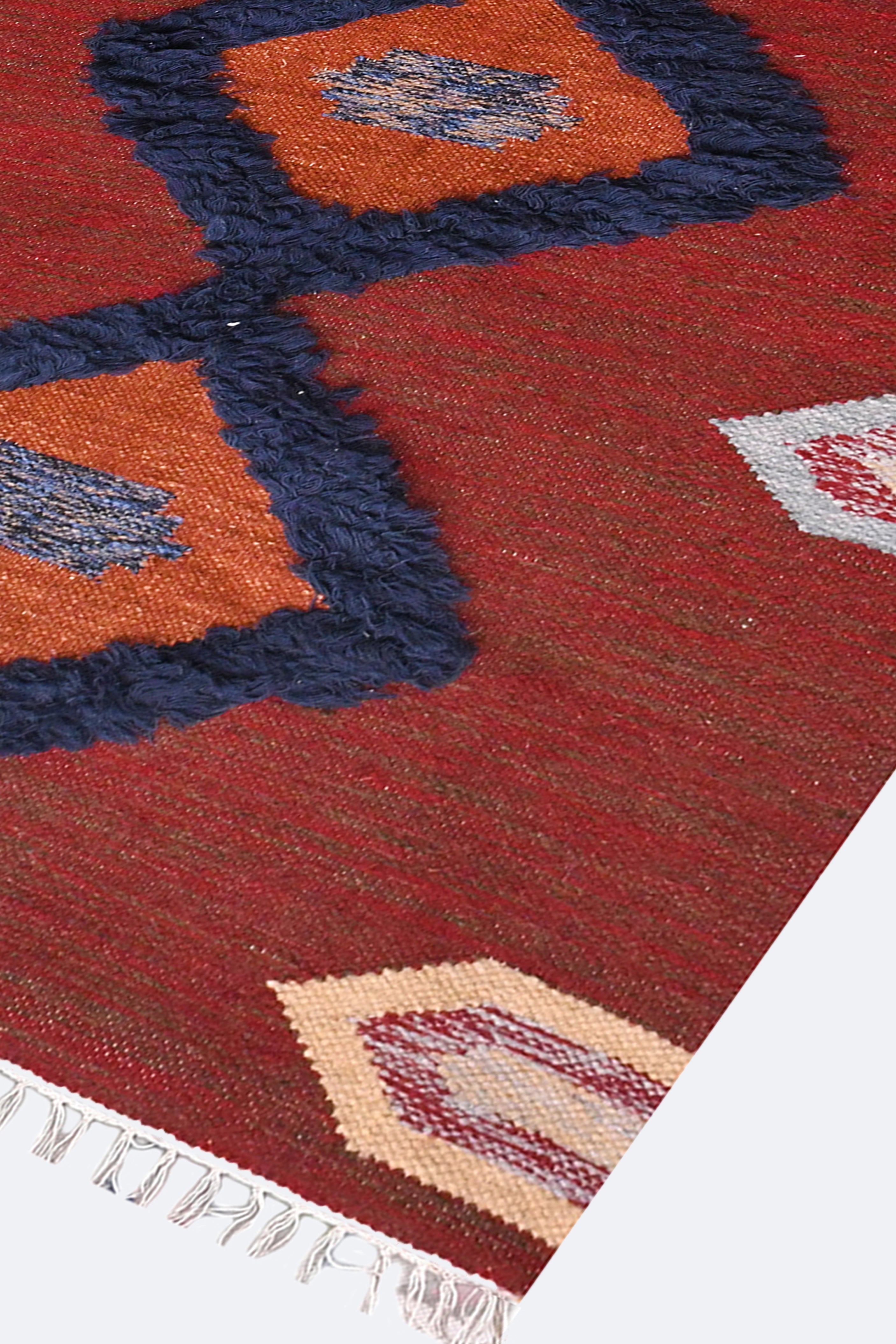 Textured Diamond High-Pile Woolen Rug