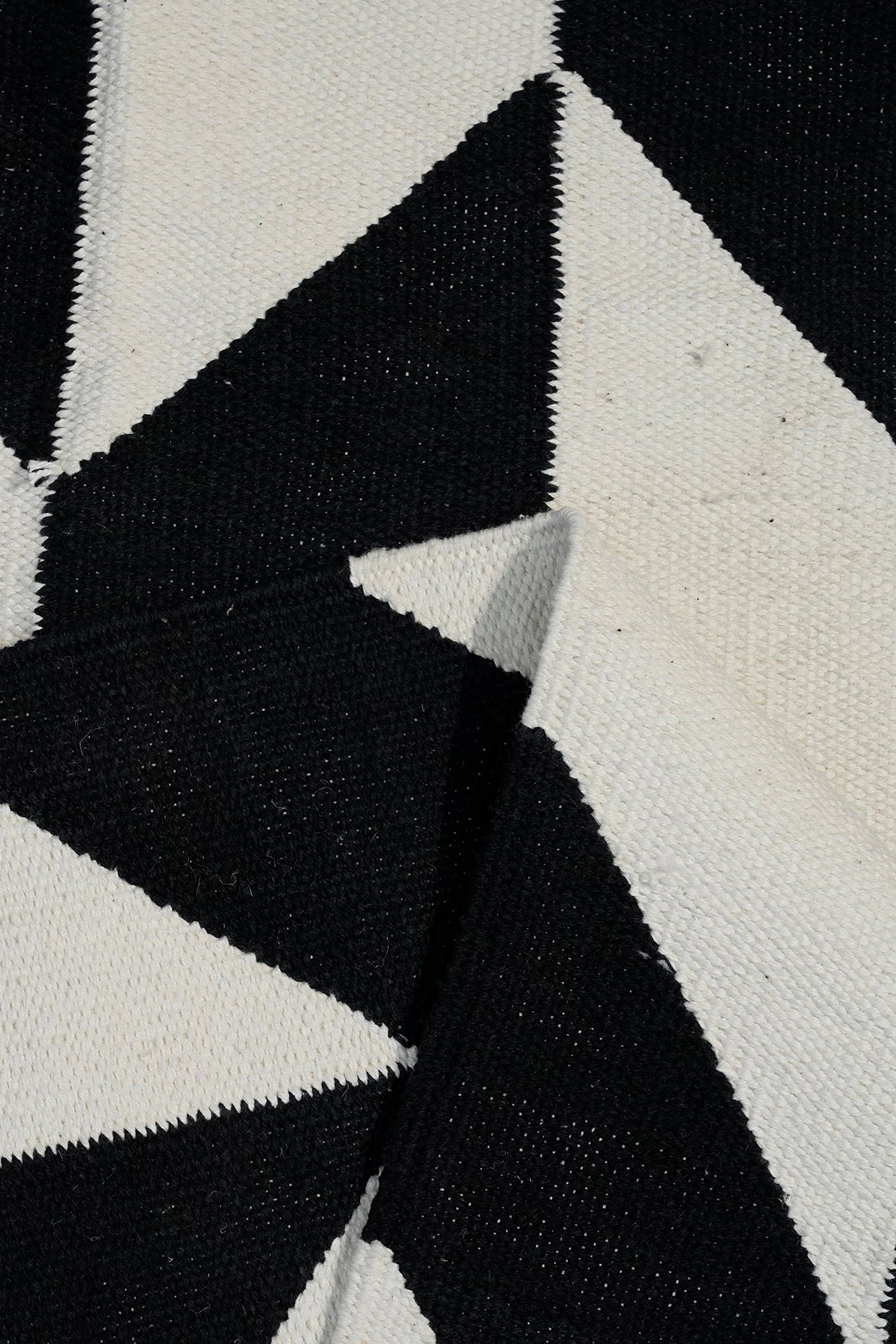 Monochrome Chevron Flatweave Rug