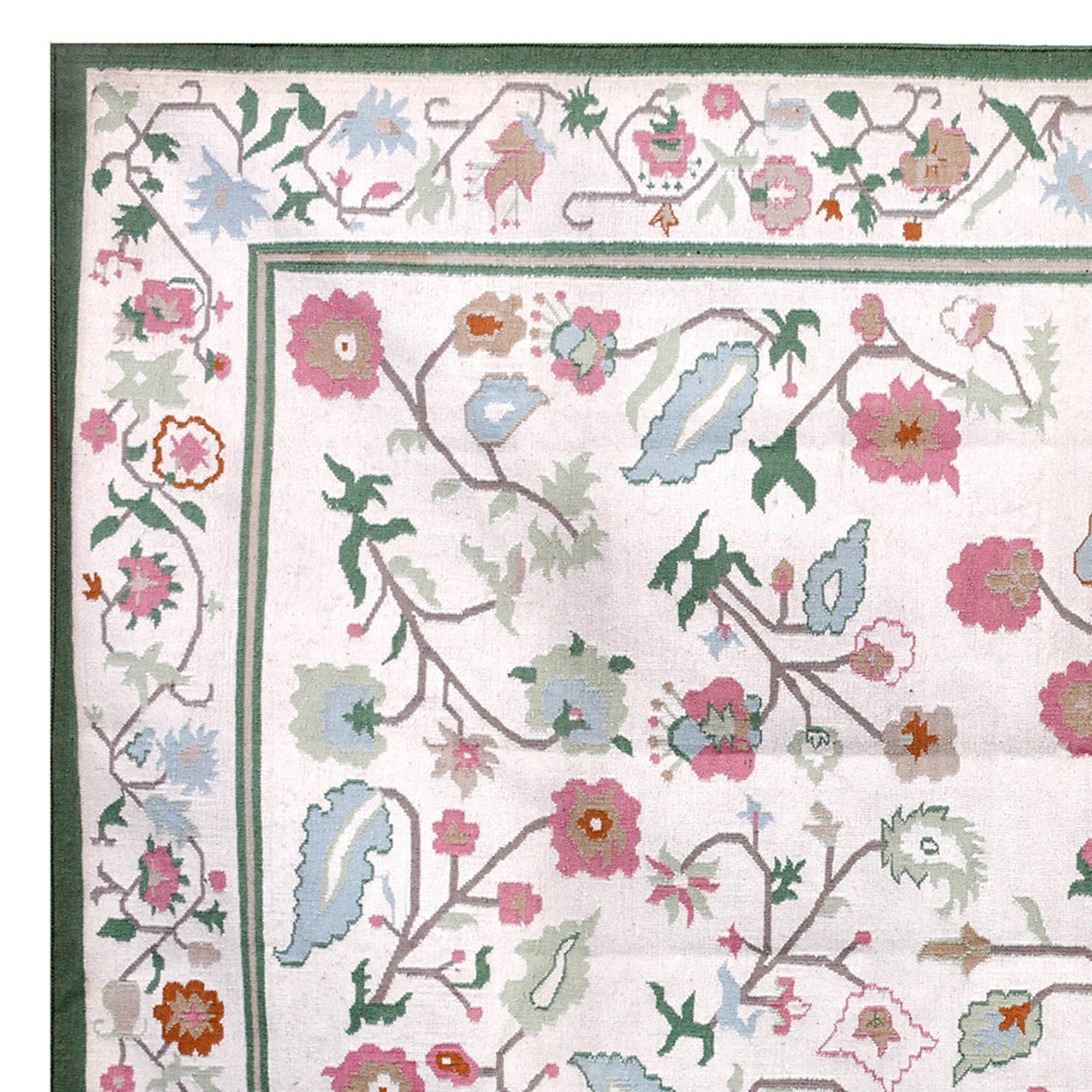 hand woven Floral rug in Eathy colors - Wool