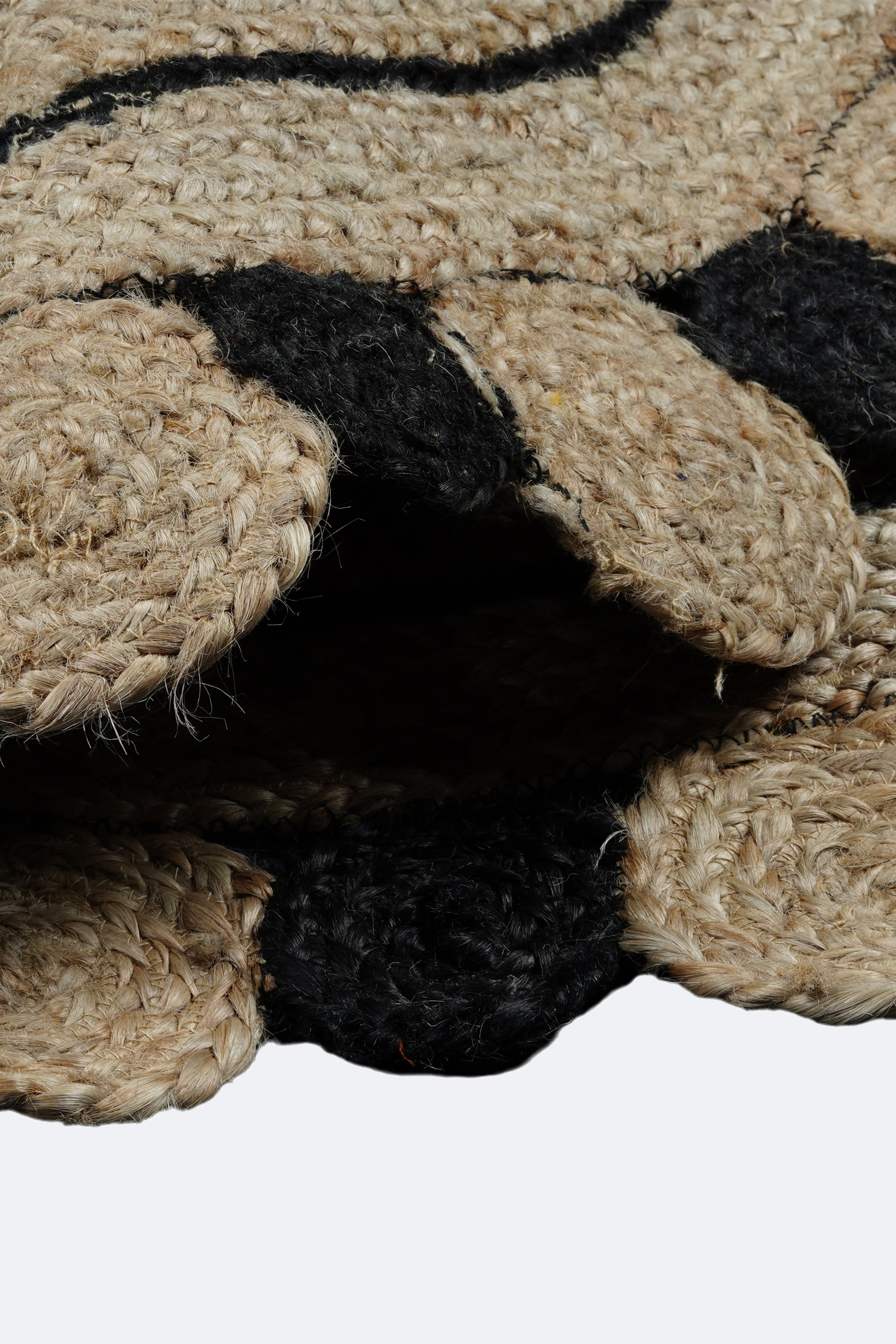 Black Border Scalloped Round Jute Rug