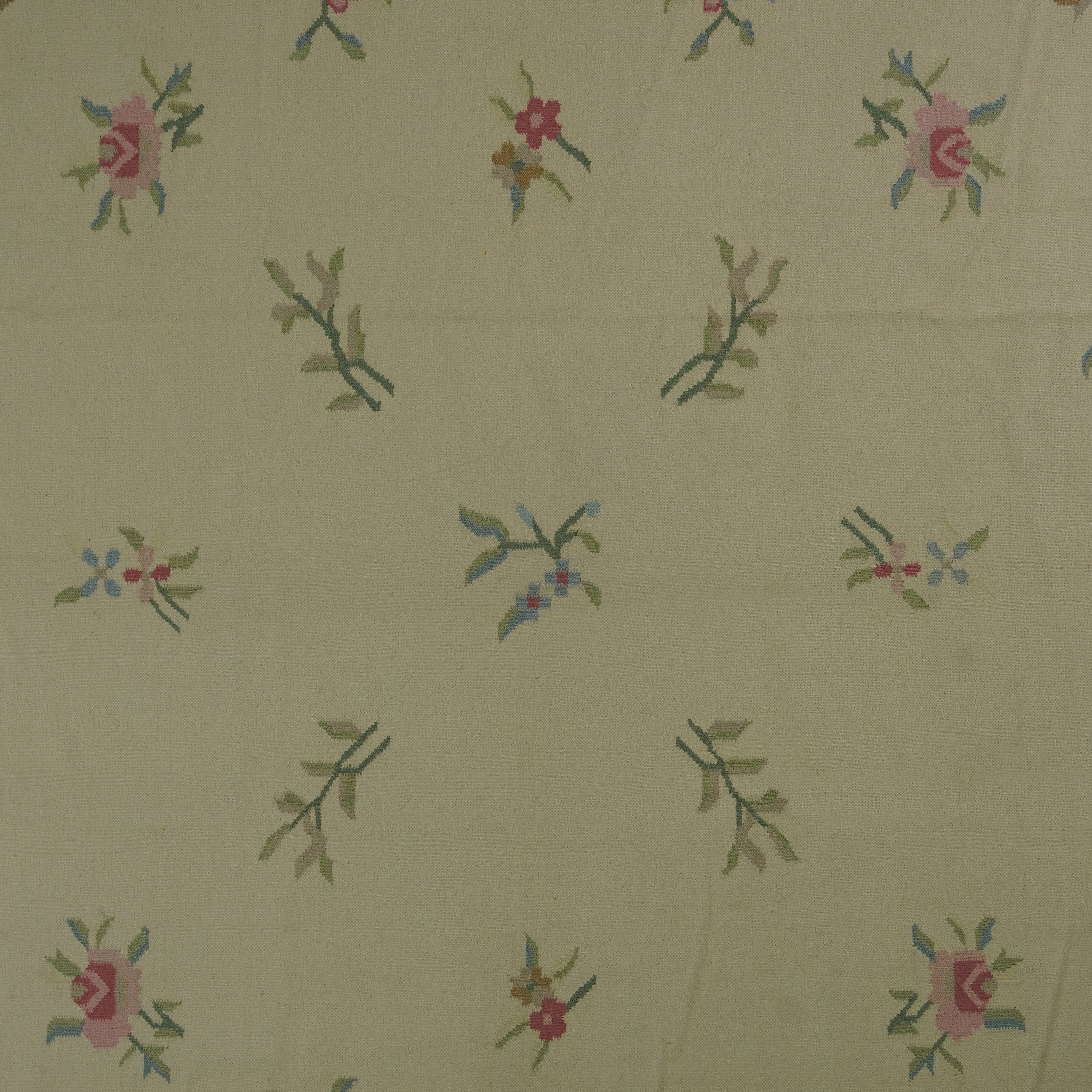 Handwoven Floral Rug in Multicolor for Soft interiors in Wool